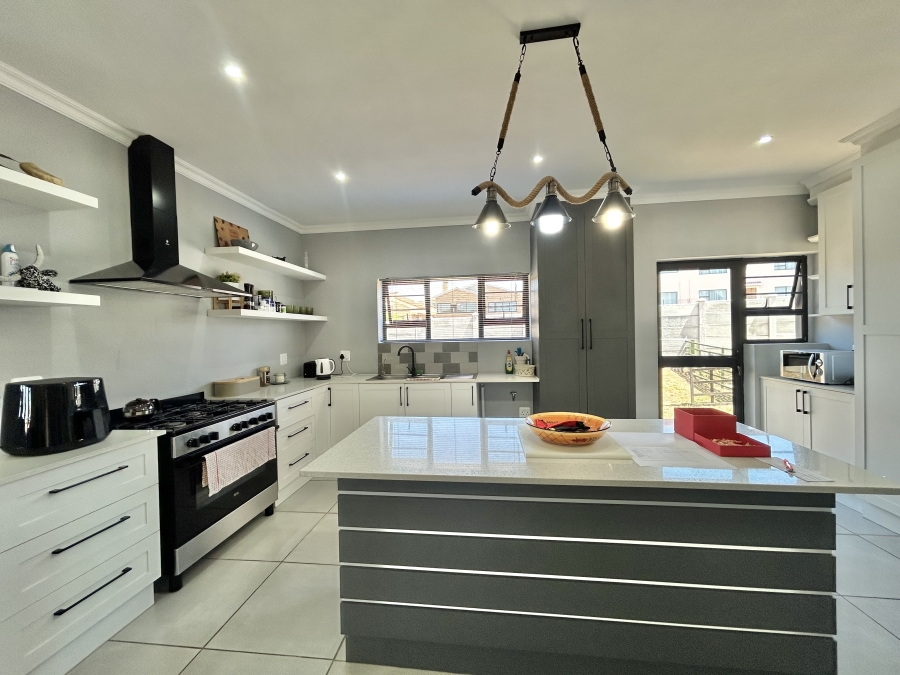 4 Bedroom Property for Sale in Wavecrest Eastern Cape